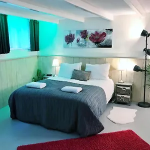 Amsterdam Home בית הארחה